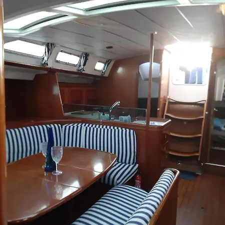 Erima 보트호텔 *