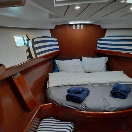 Erima 보트호텔 *