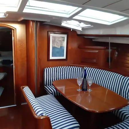 Botel Erima *