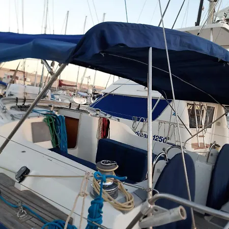 Botel Erima *
