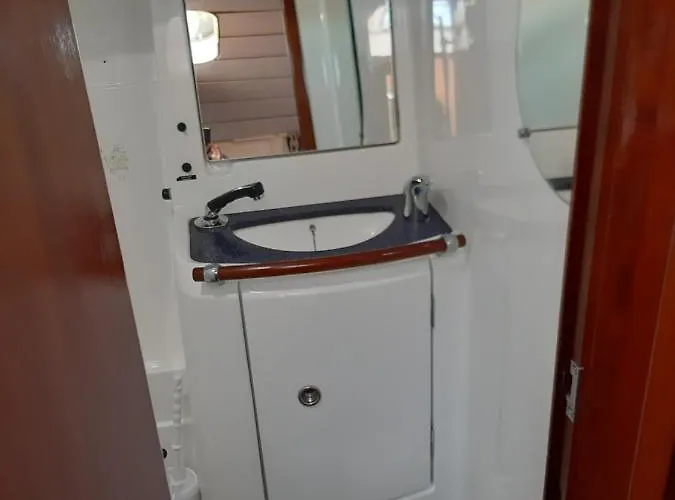 Botel Erima Puerto Calero