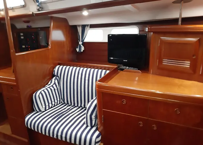 Botel Erima Puerto Calero