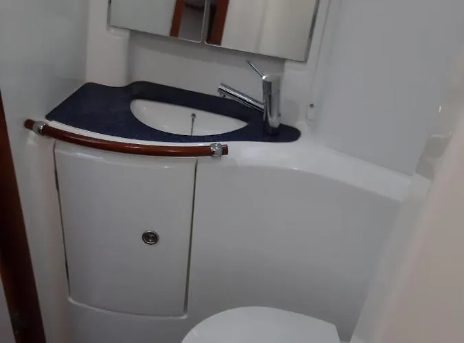 Botel Erima Puerto Calero