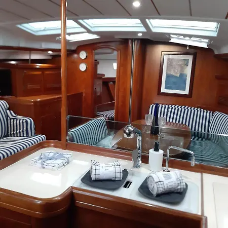 Botel Erima Puerto Calero