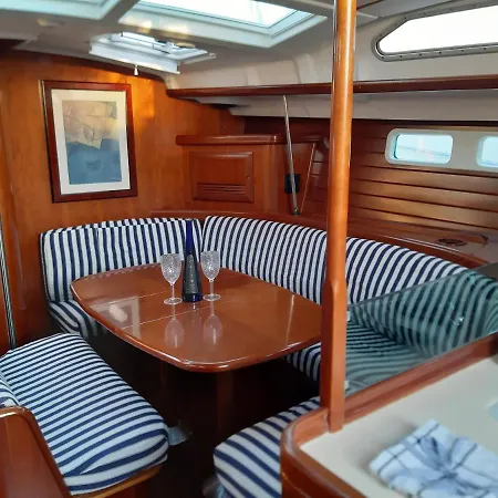 Erima Botel Puerto Calero