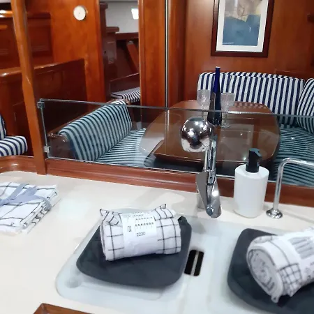 Erima Botel Puerto Calero